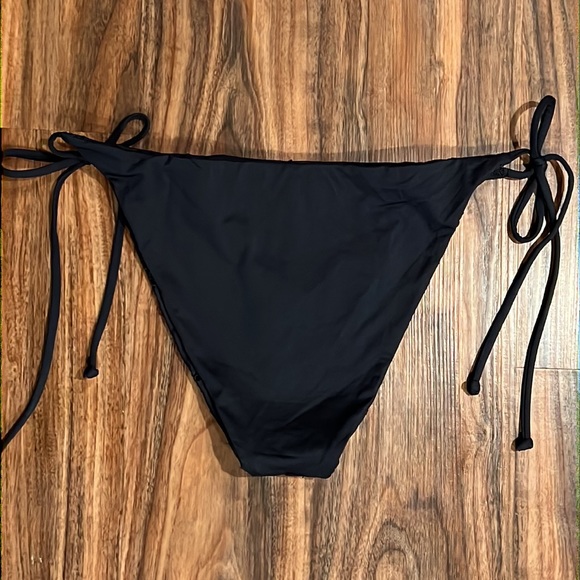 L*Space Eyelet Lace Lennox Bottom Classic - Picture 10 of 12